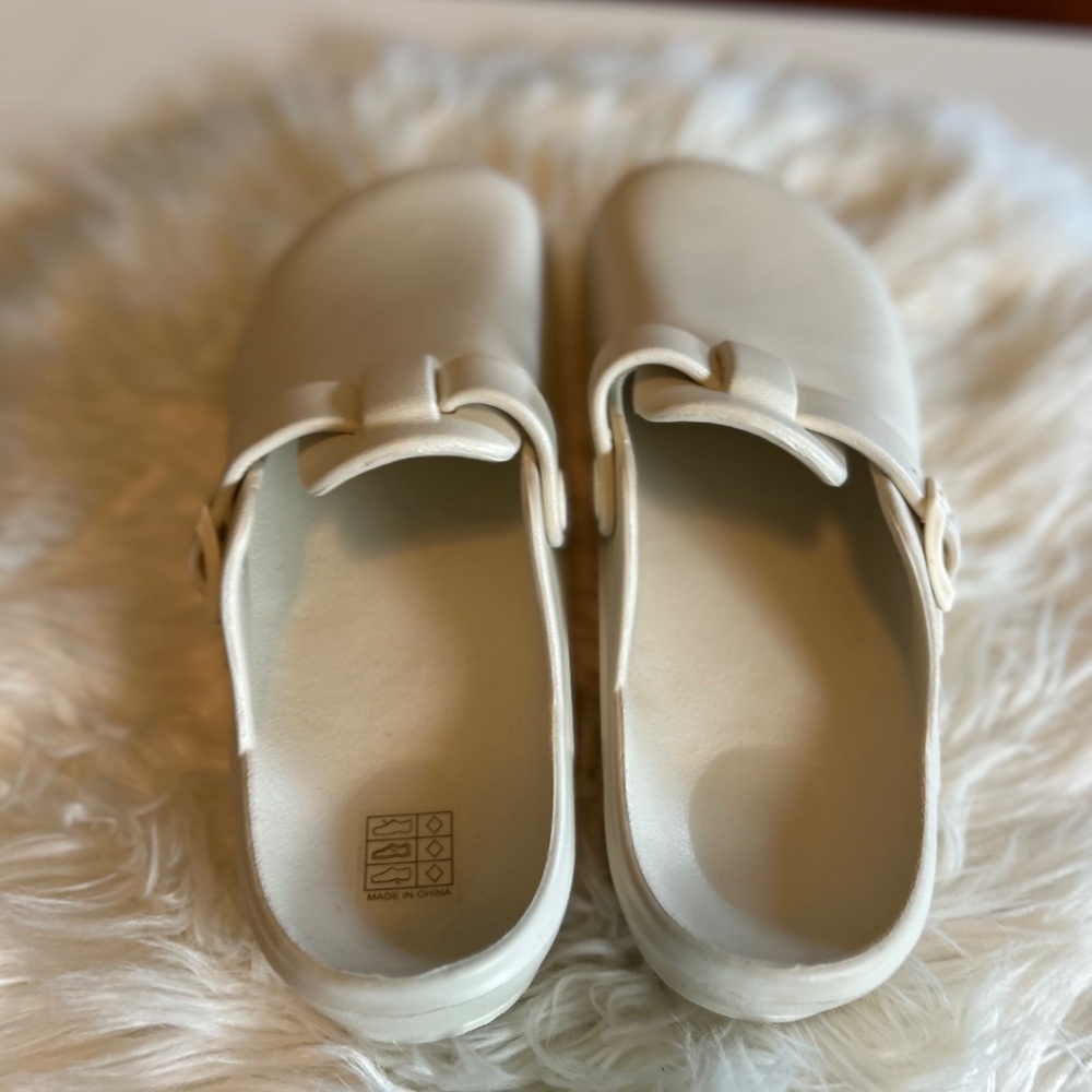 Clogs - Picture 3 of 4